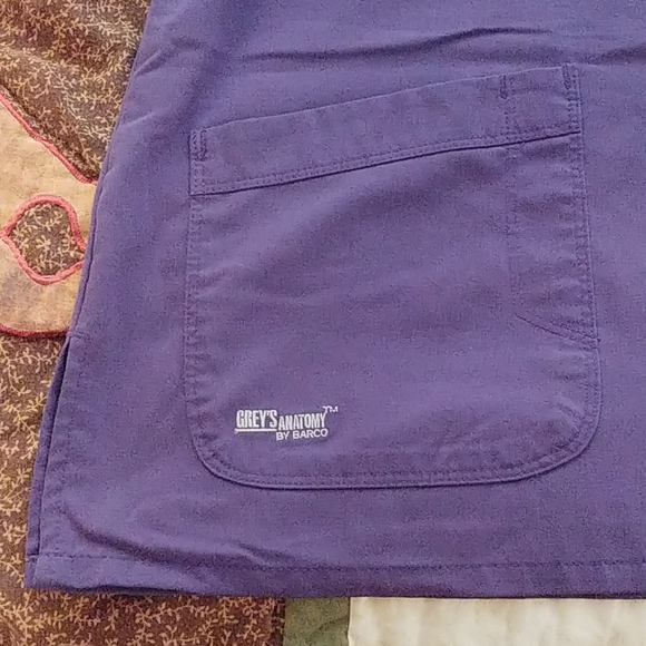 Women's Scrub Tops - Picture 4 of 8